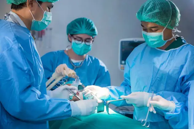 10 Reasons to Become a Surgical Technologist