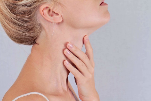 lumps-under-the-chin-causes-symptoms-and-treatment