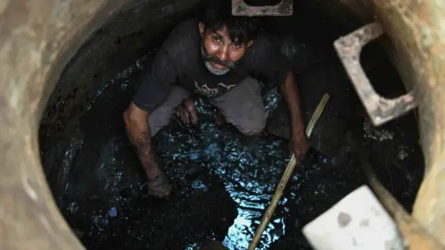 Sewer Workers: Health Hazards of Working in Sewage & Sanitation ...